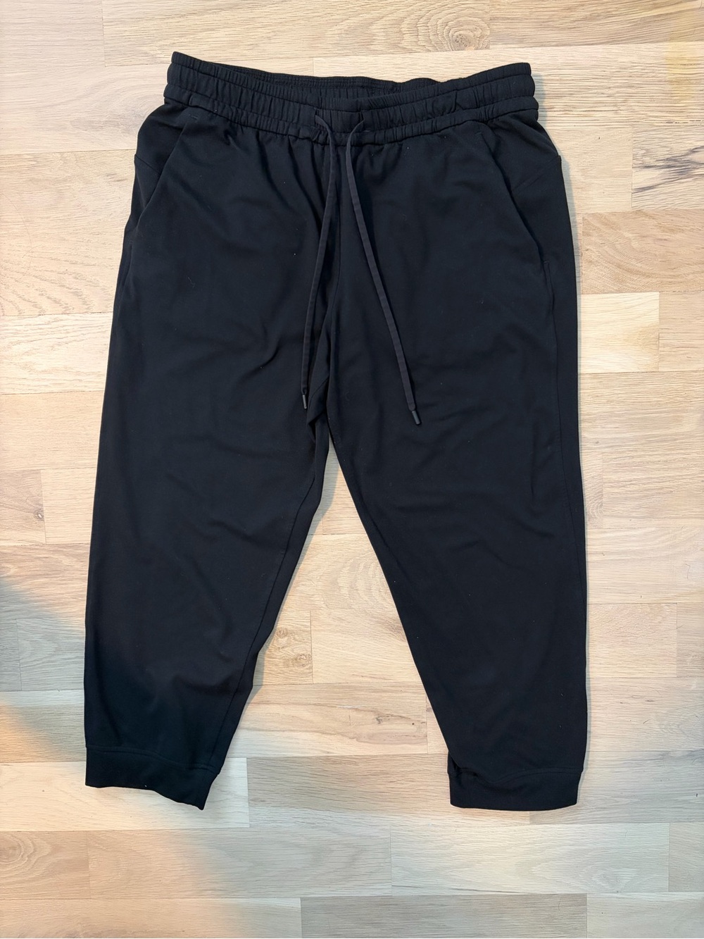 lululemon athletica Black Elastic Waist Cropped Joggers - Picture 2 of 4